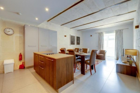 Luxurious 2BR Apartment in Valletta